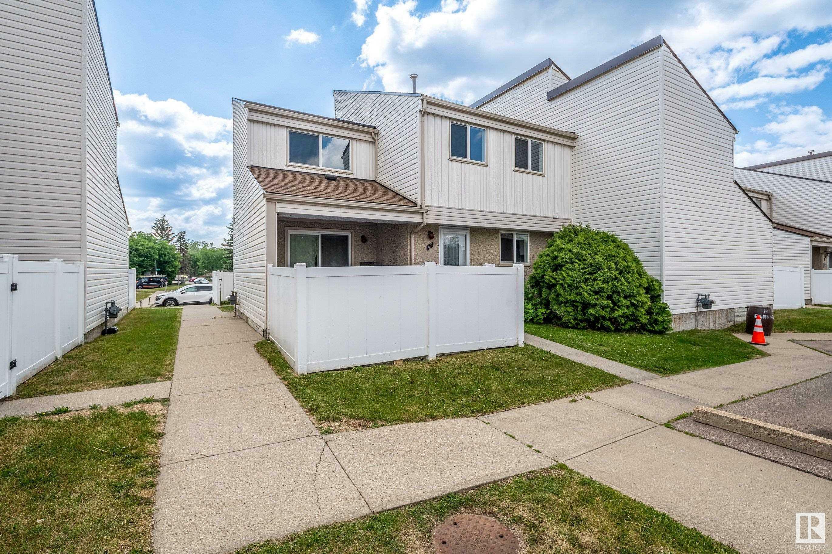 Property Photo: 45 Woodvale Village NW AB T6L 1W4