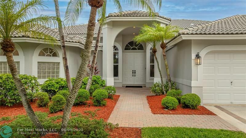 Property Photo: 4940 Kensington Cir FL 33076