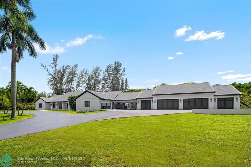 Property Photo: 7077 NW 87th Ave FL 33067