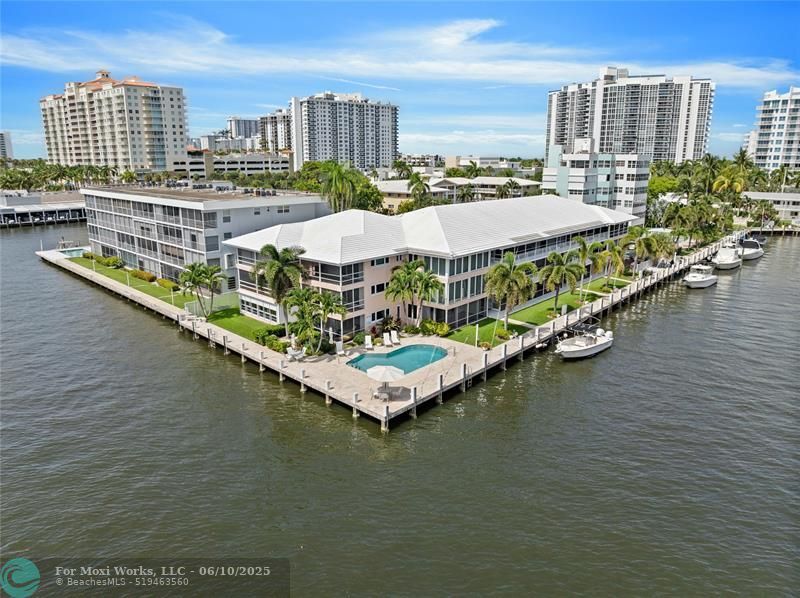 Property Photo:  3110 NE 29th St 1  FL 33308 