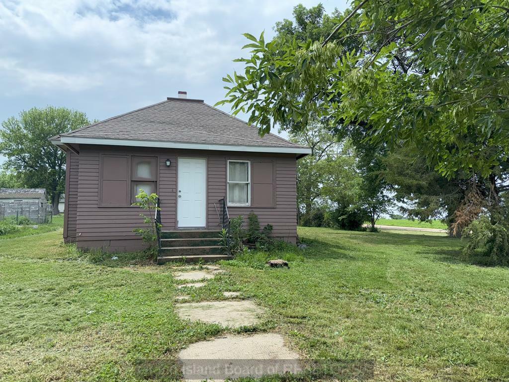 Property Photo: 250 N Walnut St NE 68826
