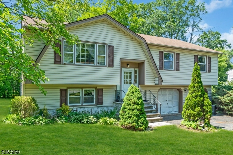 Property Photo: 82 N Beverwyck Rd NJ 07054