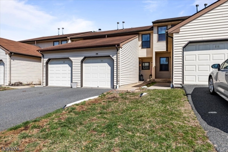 134 Locust Ct  Raritan Twp. NJ 08822 photo