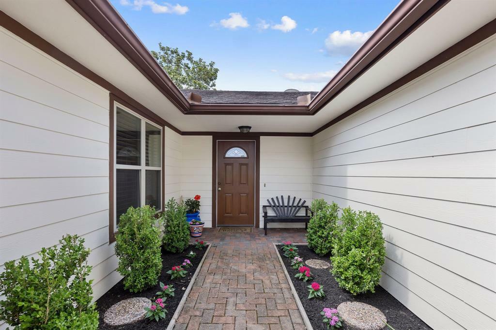 Property Photo: 15807 Pfeiffer Drive TX 77082