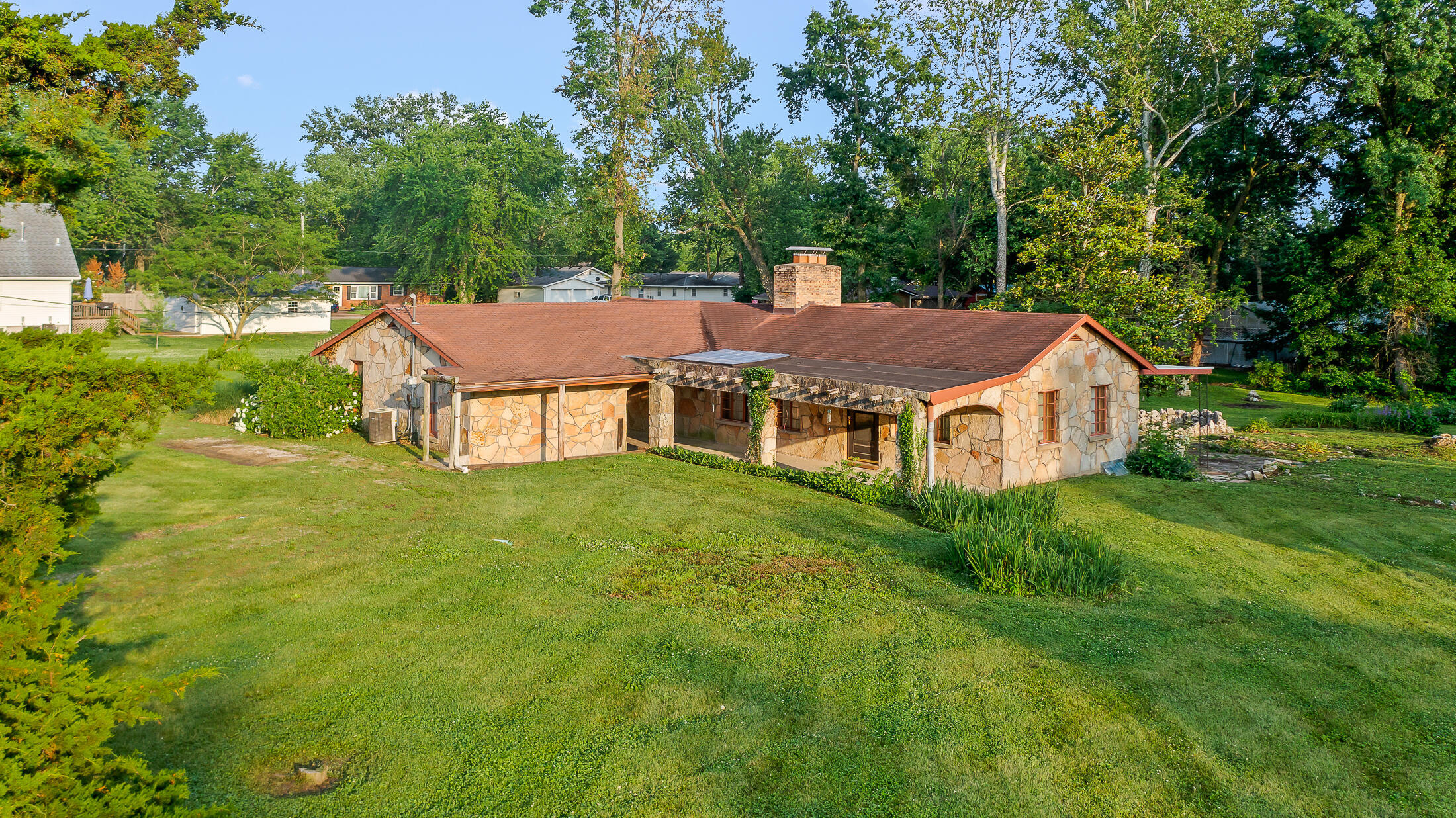 Property Photo:  304 W Maple Street  MO 65231 