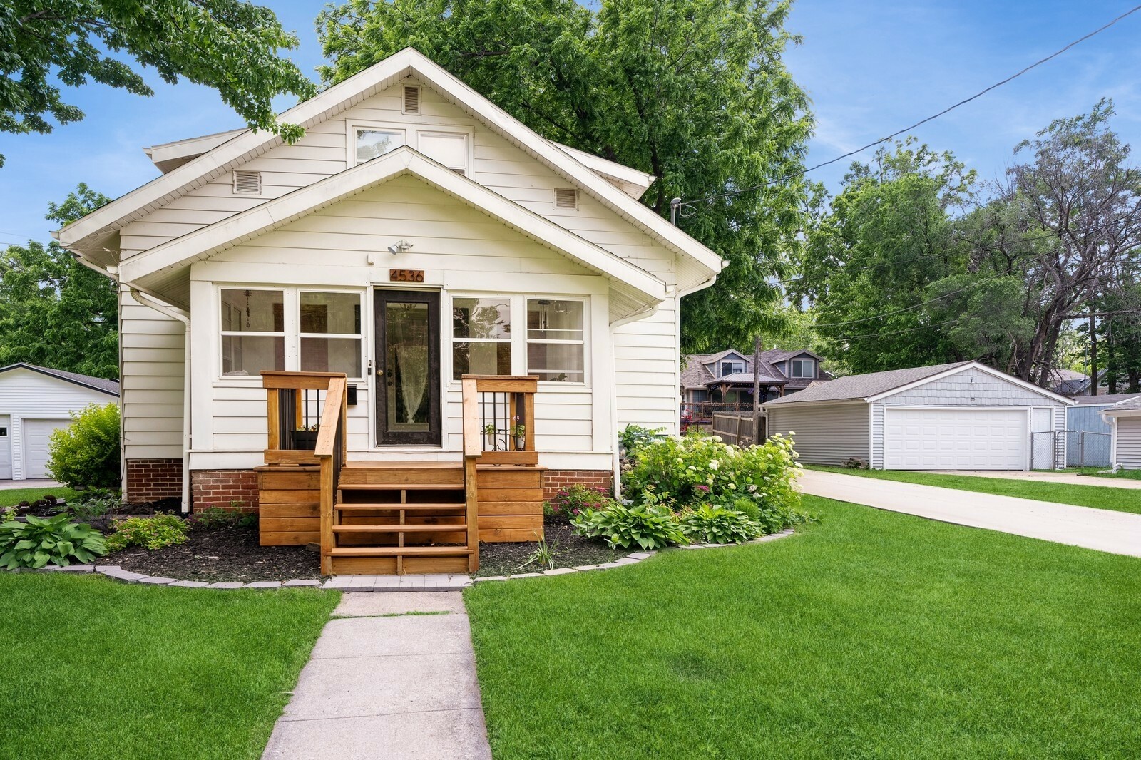 Property Photo: 4536 Euclid Avenue IA 50310