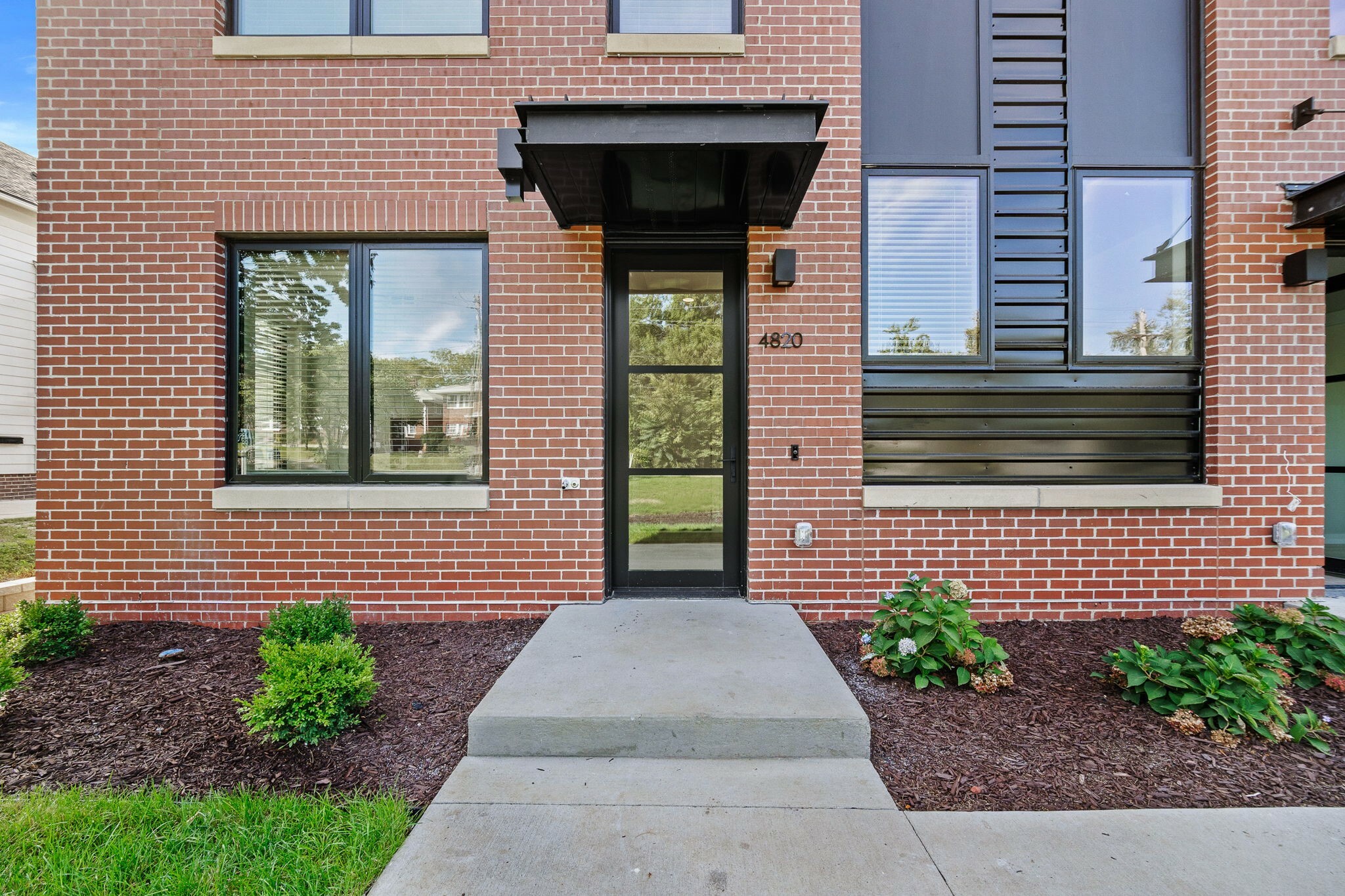 Property Photo: 4844 Ingersoll Avenue IA 50312