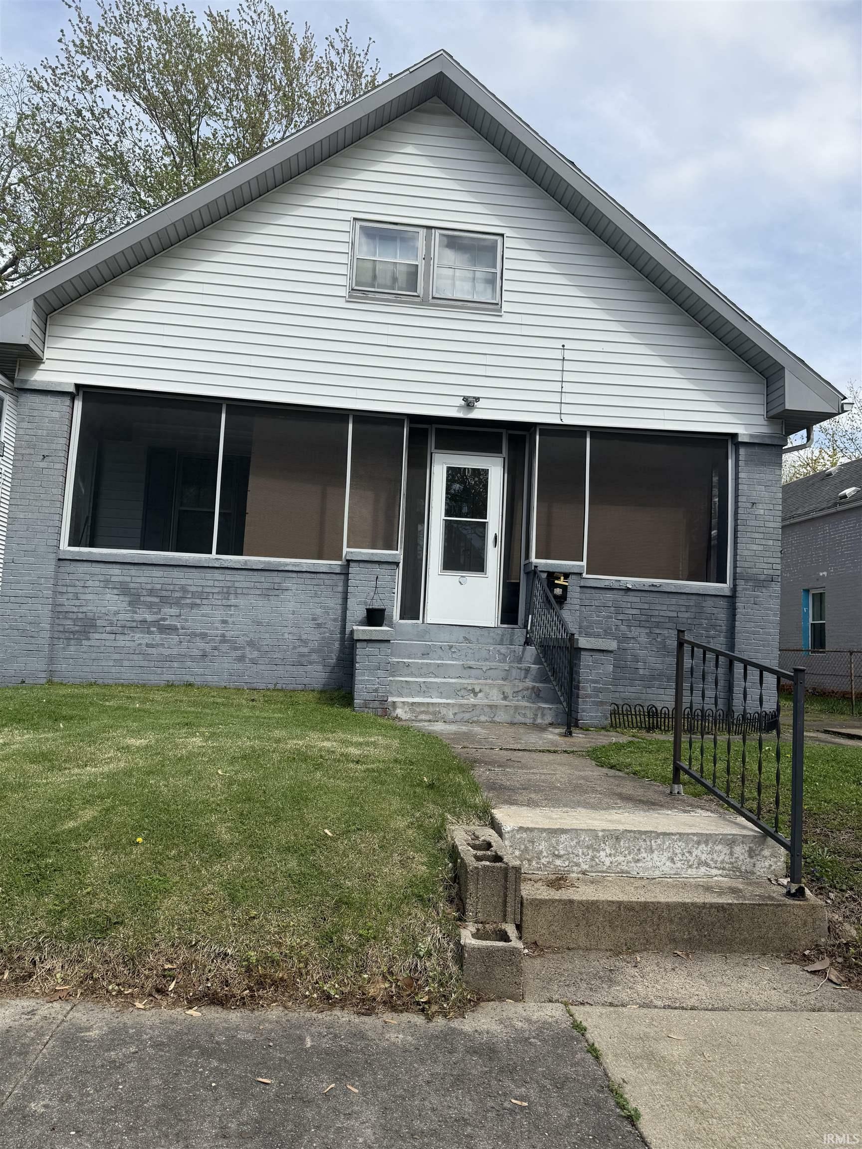 Property Photo: 1422 S Elliott Street IN 47713