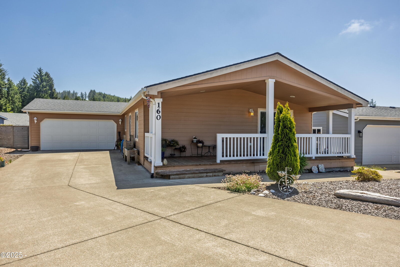 Property Photo:  160 SE Whalesong Drive  OR 97341 