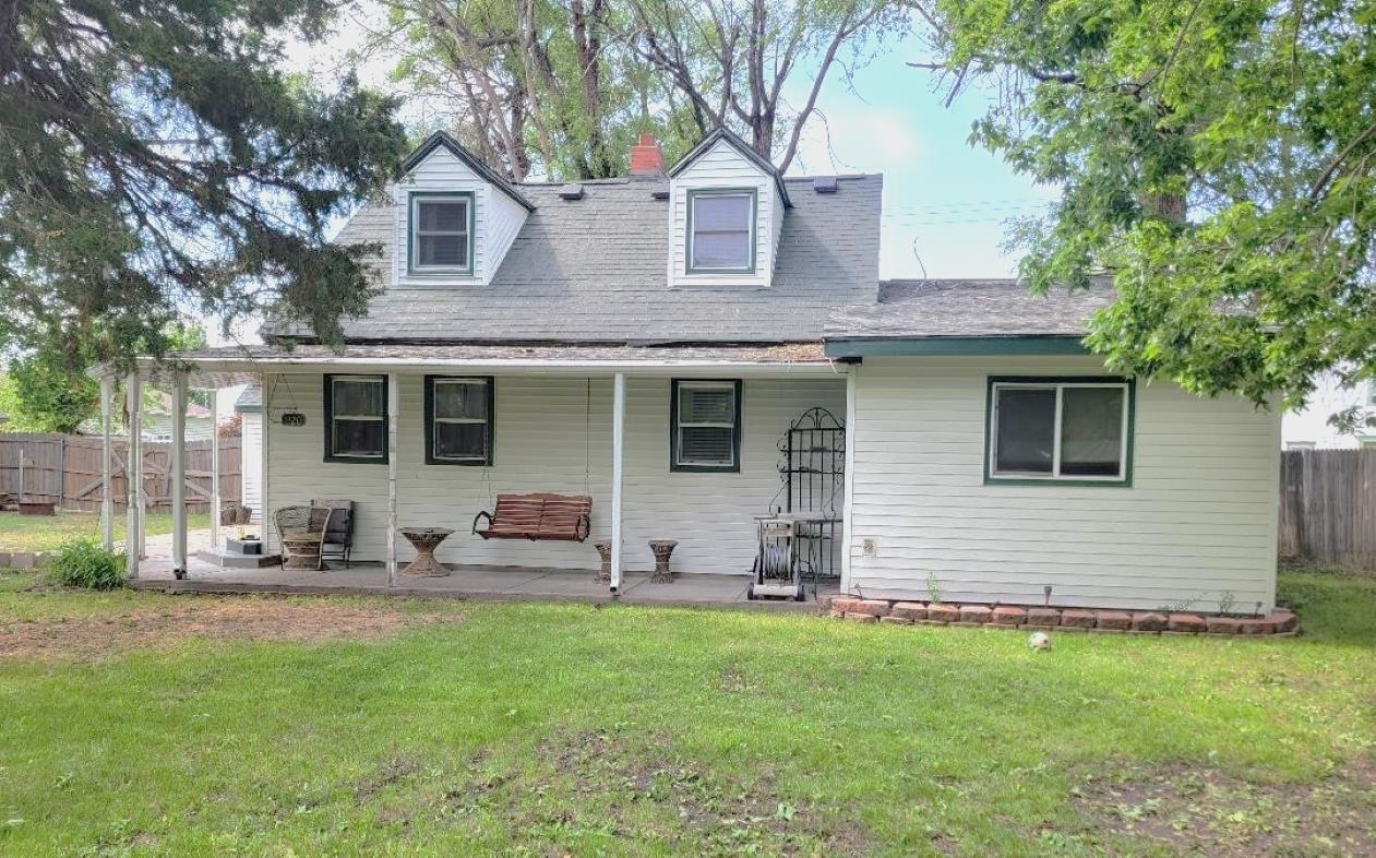 Property Photo: 1320 E 6th St NE 69101