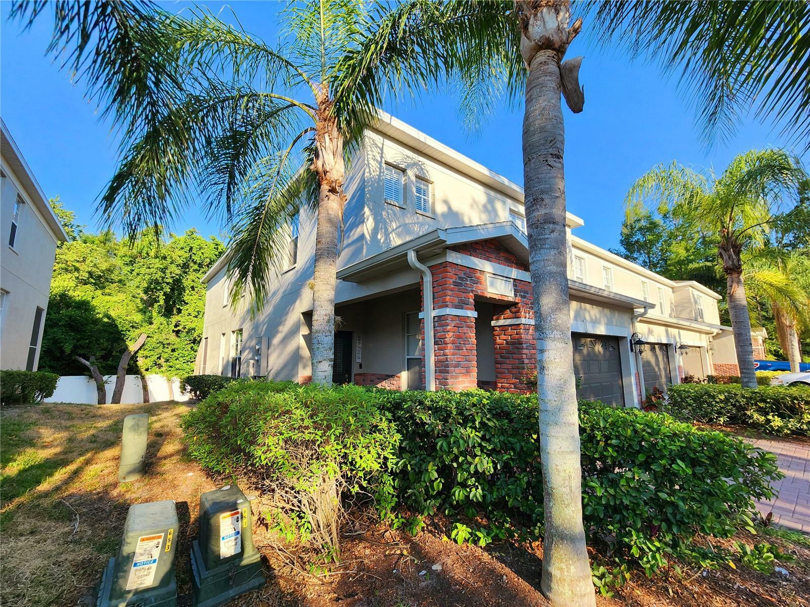 Property Photo: 1427 Hillview Lane FL 34689