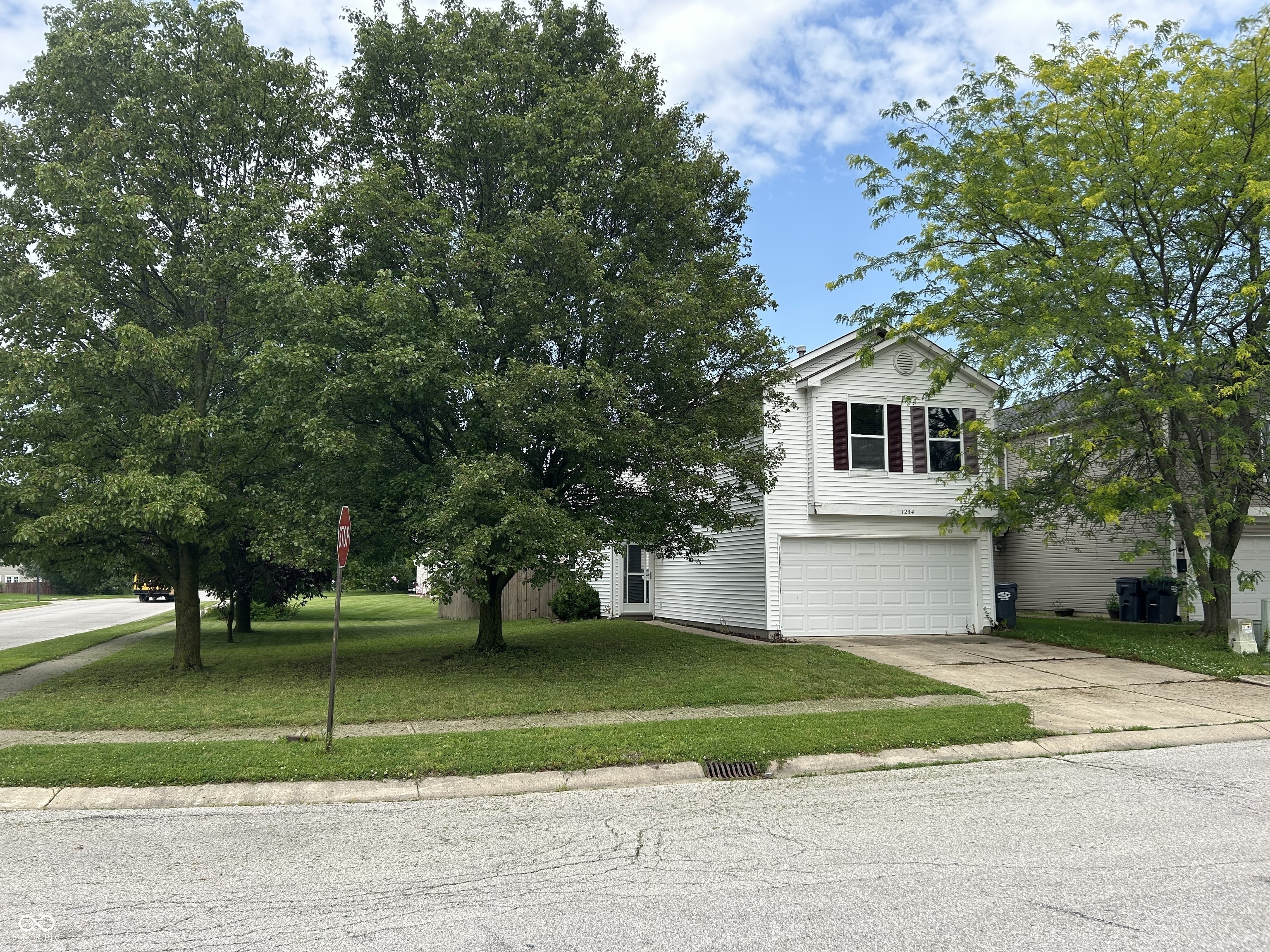 Property Photo: 1294 Kenwood Drive IN 46143