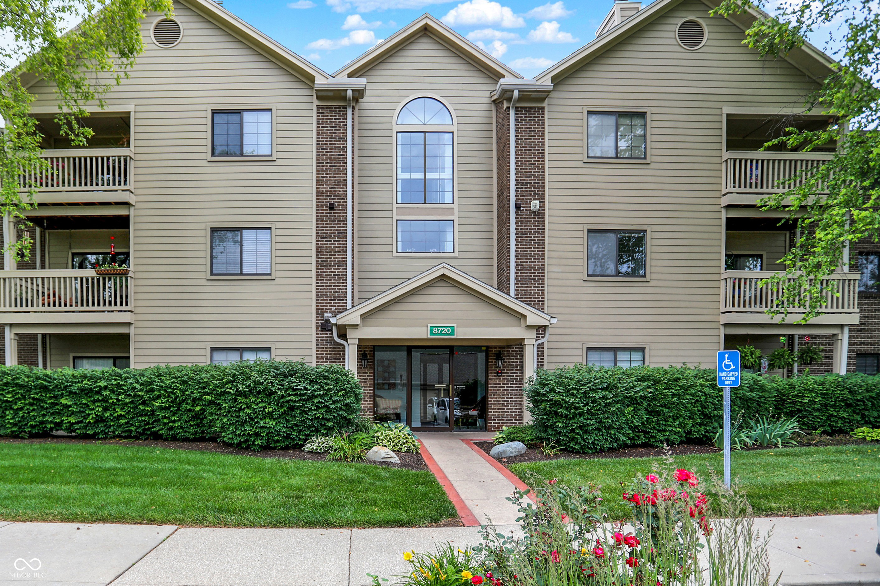Property Photo: 8720 Yardley Court 108 IN 46268