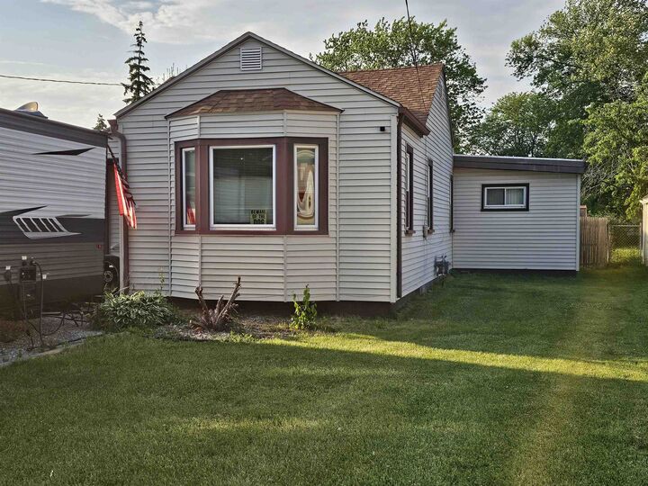 2744 Schemm Street  Saginaw MI 48602 photo