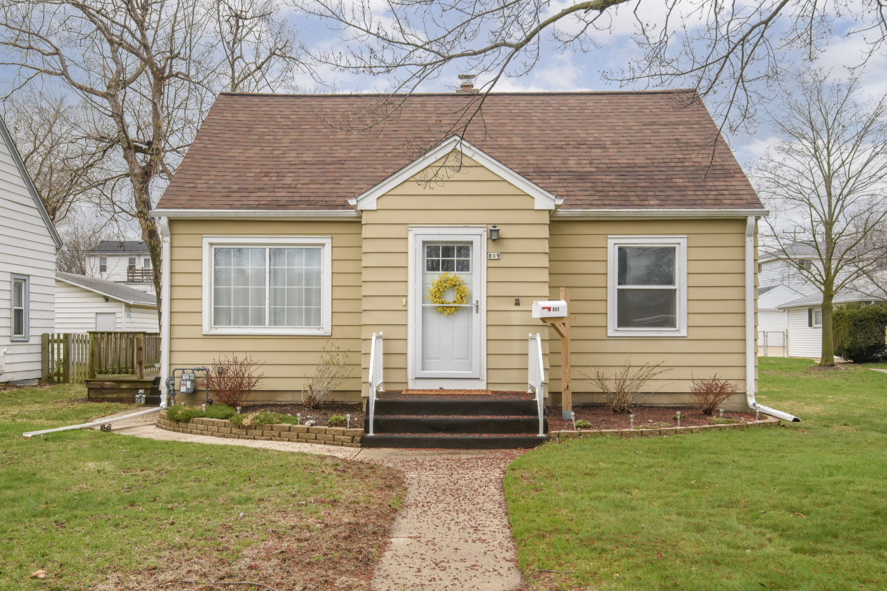 Property Photo: 809 S 113th St WI 53214