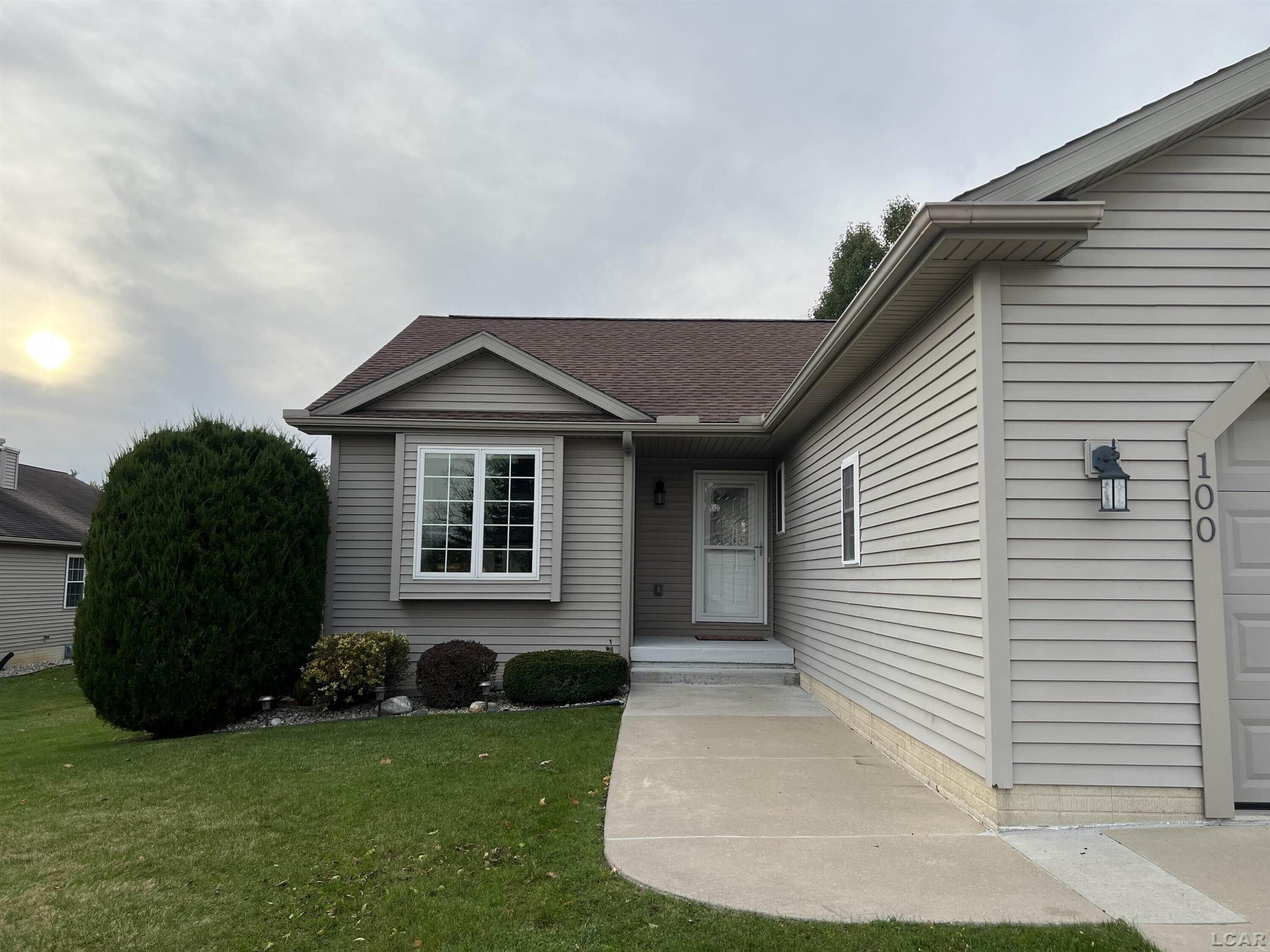 Property Photo:  
