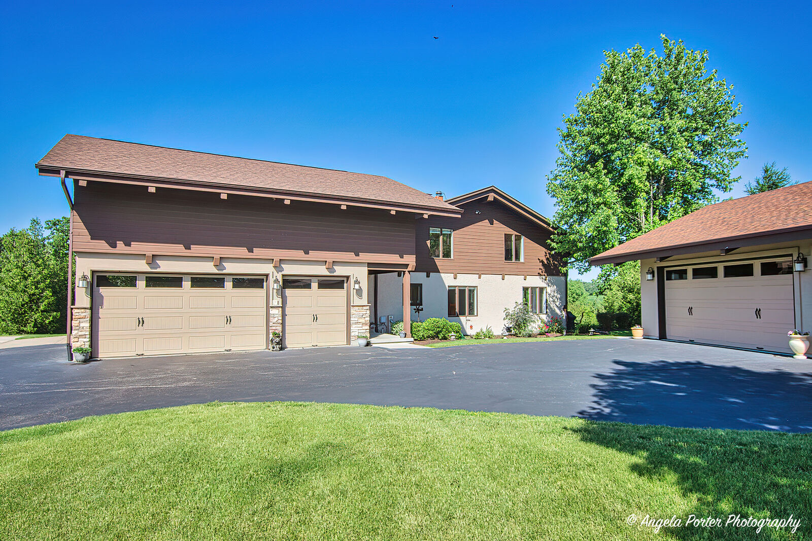 Property Photo: 6509 Oak Hill Drive IL 60071