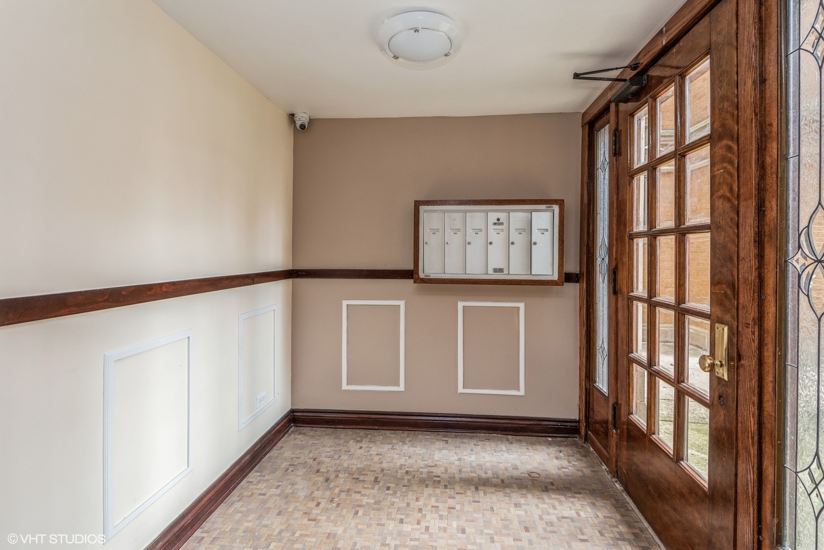 Property Photo: 6414 N Albany Avenue 2E IL 60645