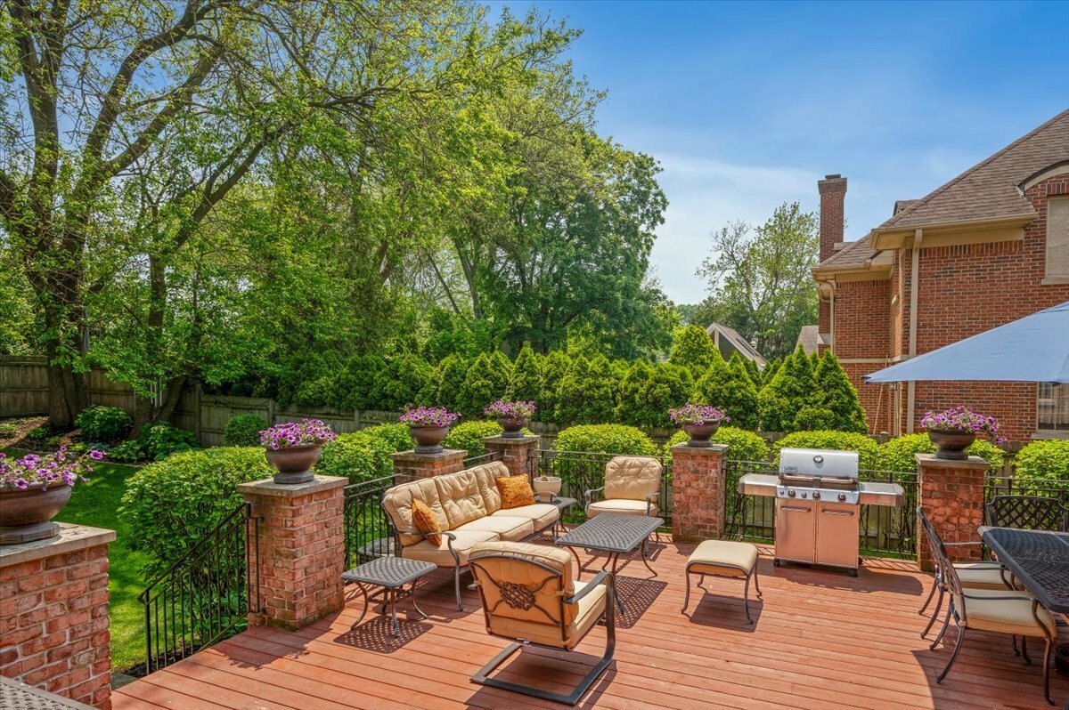 Property Photo: 320 Vista Drive IL 60091