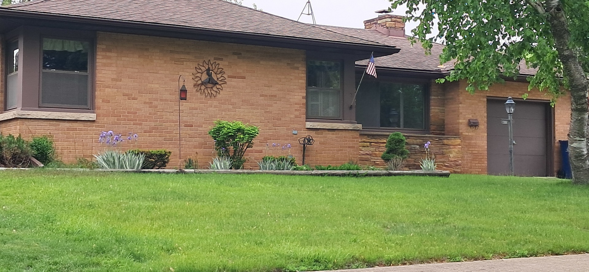 Property Photo: 708 S Gretta Avenue IL 60085