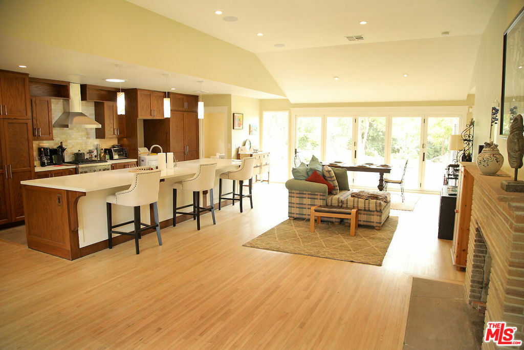 Property Photo:  7482 Denrock Avenue  CA 90045 
