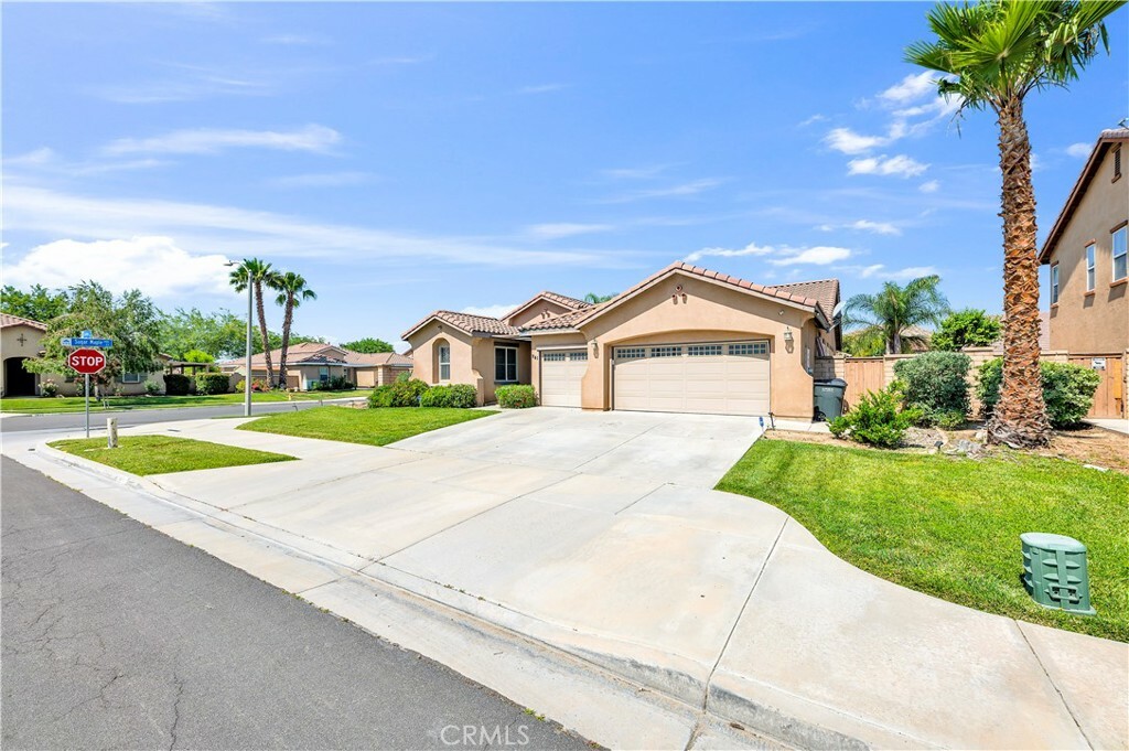 Property Photo: 941 Dandelion Way CA 92545