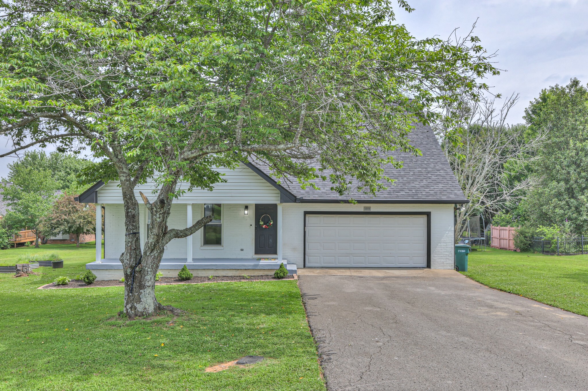 Property Photo: 1713 Hollow Oak Dr TN 37087