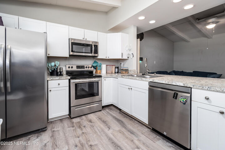 Property Photo: 6352 Sprinkle Drive N FL 32211