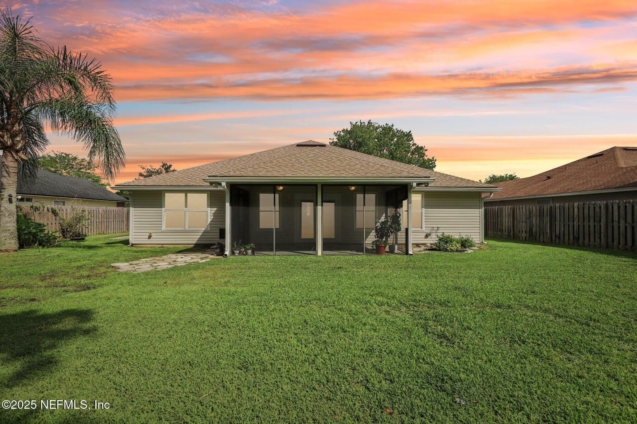 Property Photo: 1419 Summit Oaks Drive E FL 32221