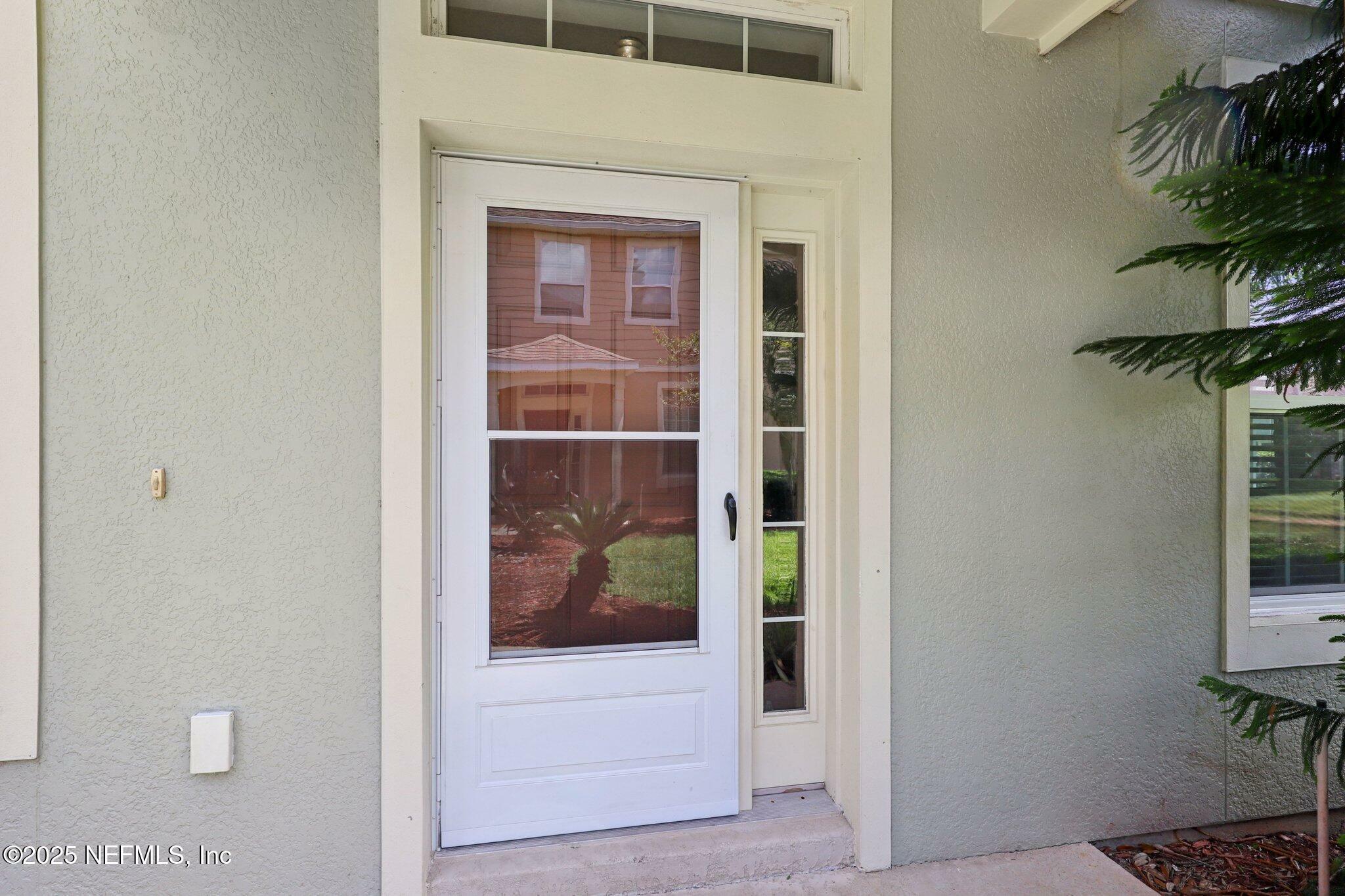 Property Photo: 6907 Woody Vine Drive FL 32258