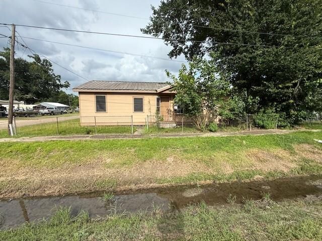Property Photo:  624 Garyville Northern Street  LA 70051 
