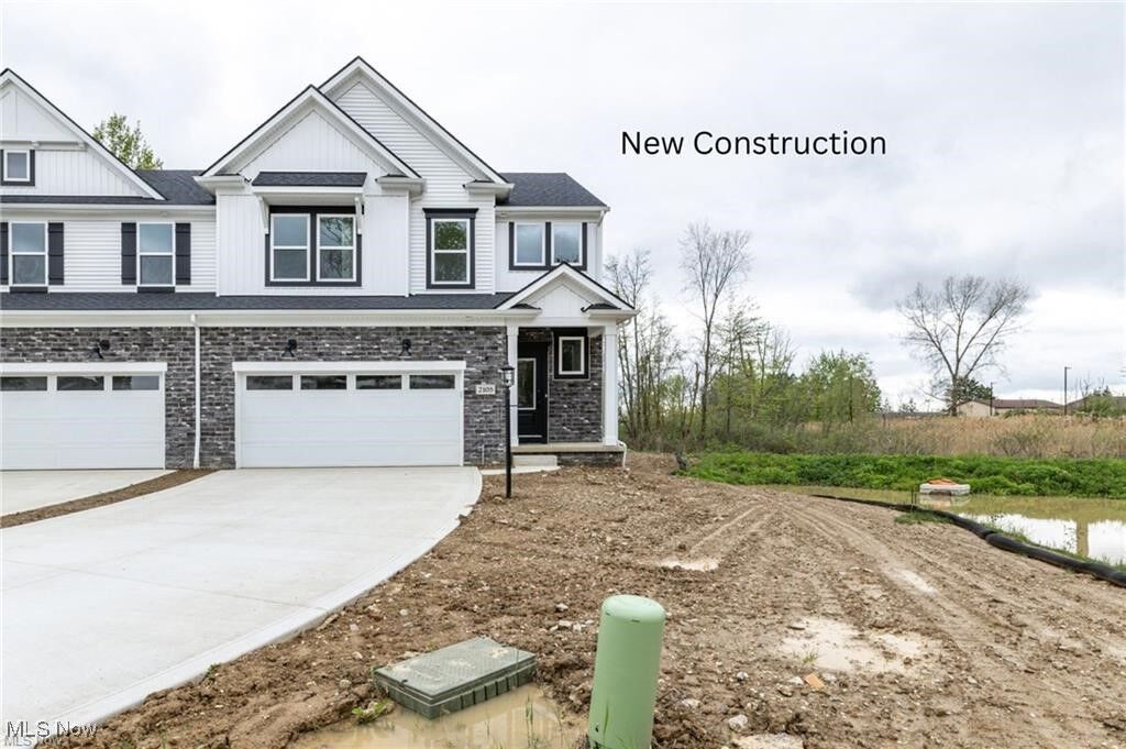 Property Photo:  2105 Glenmont Drive  OH 44212 