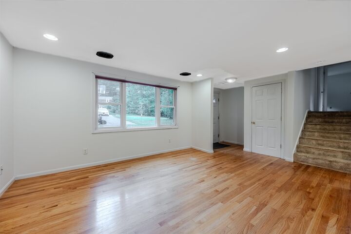 Property Photo:  8 Overledge Drive  NH 03038 