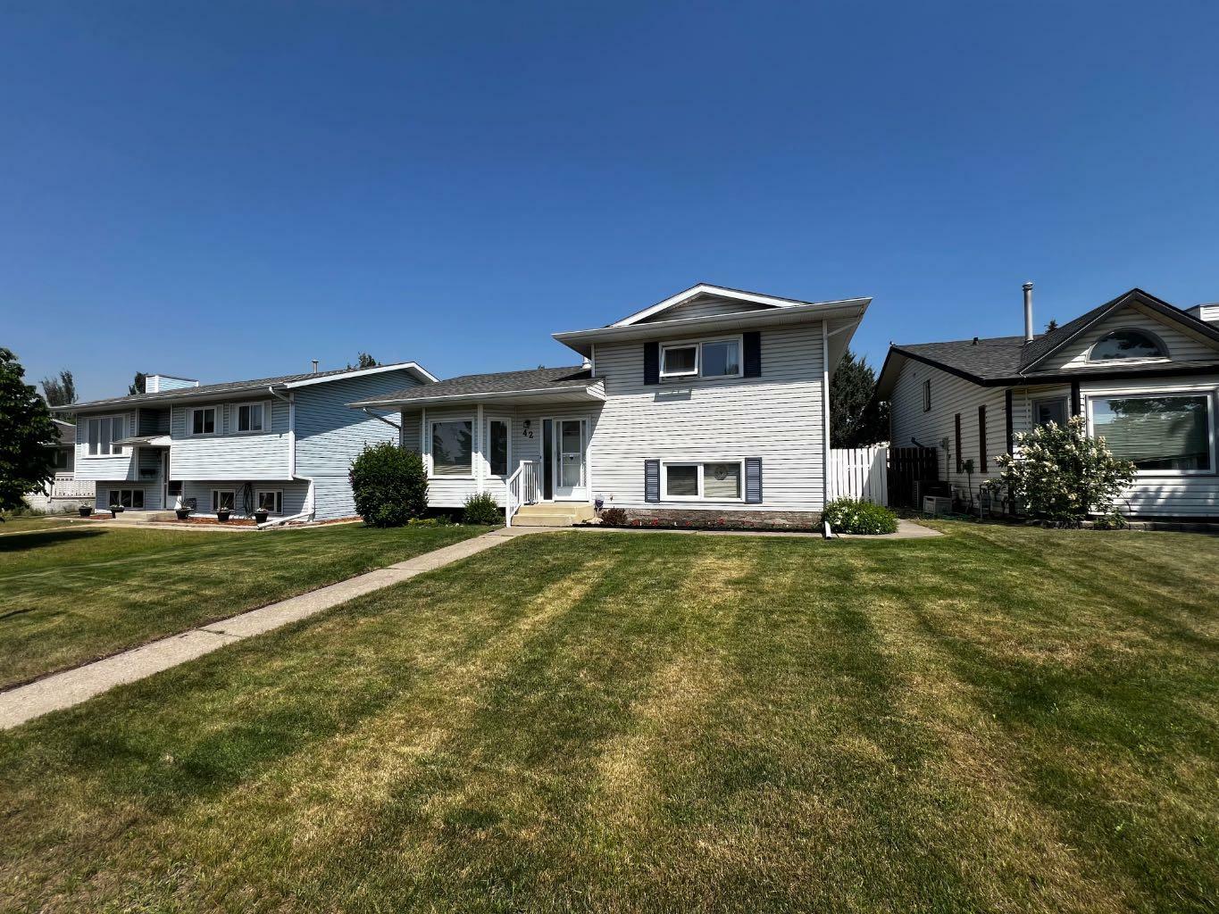 Property Photo: 42 Dunlop Street AB T4R 2G7