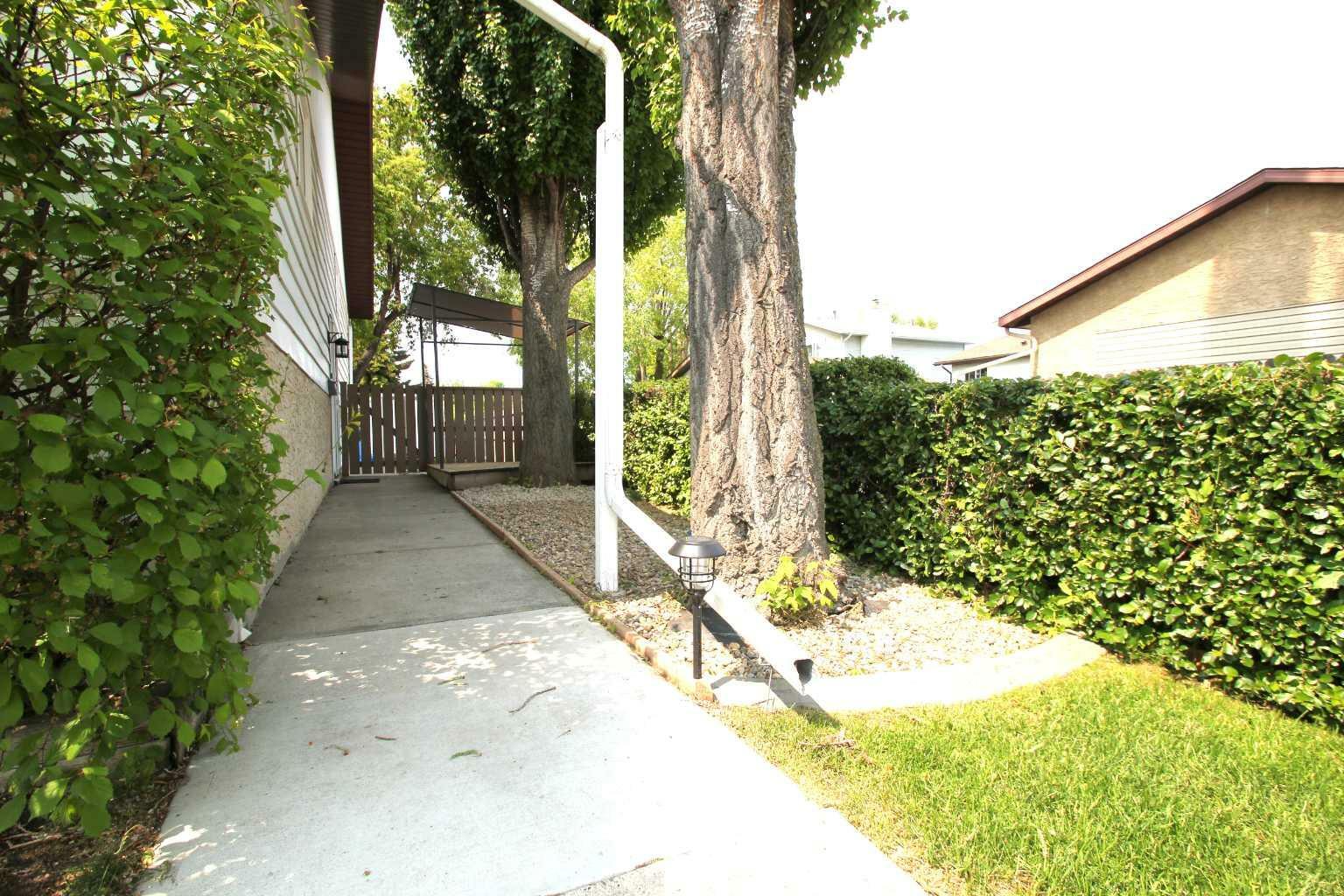 Property Photo: 52 McLevin Crescent AB T4R 1S9