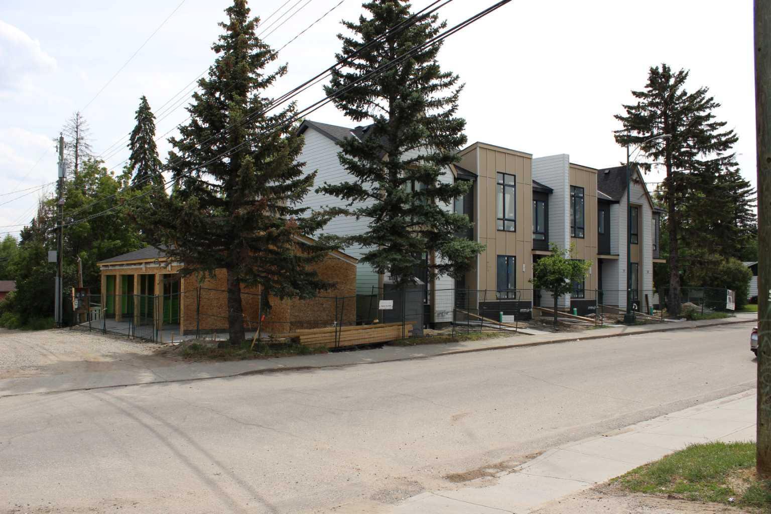 Property Photo: 2371 20 Avenue NW AB T2M 4C9