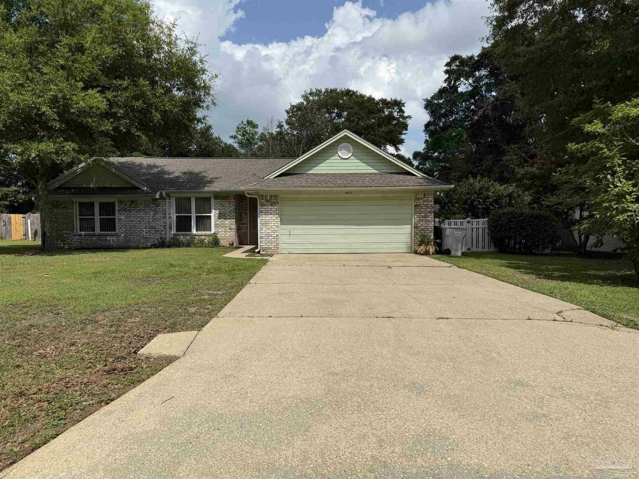 Property Photo: 4814 Autumn Dr FL 32571