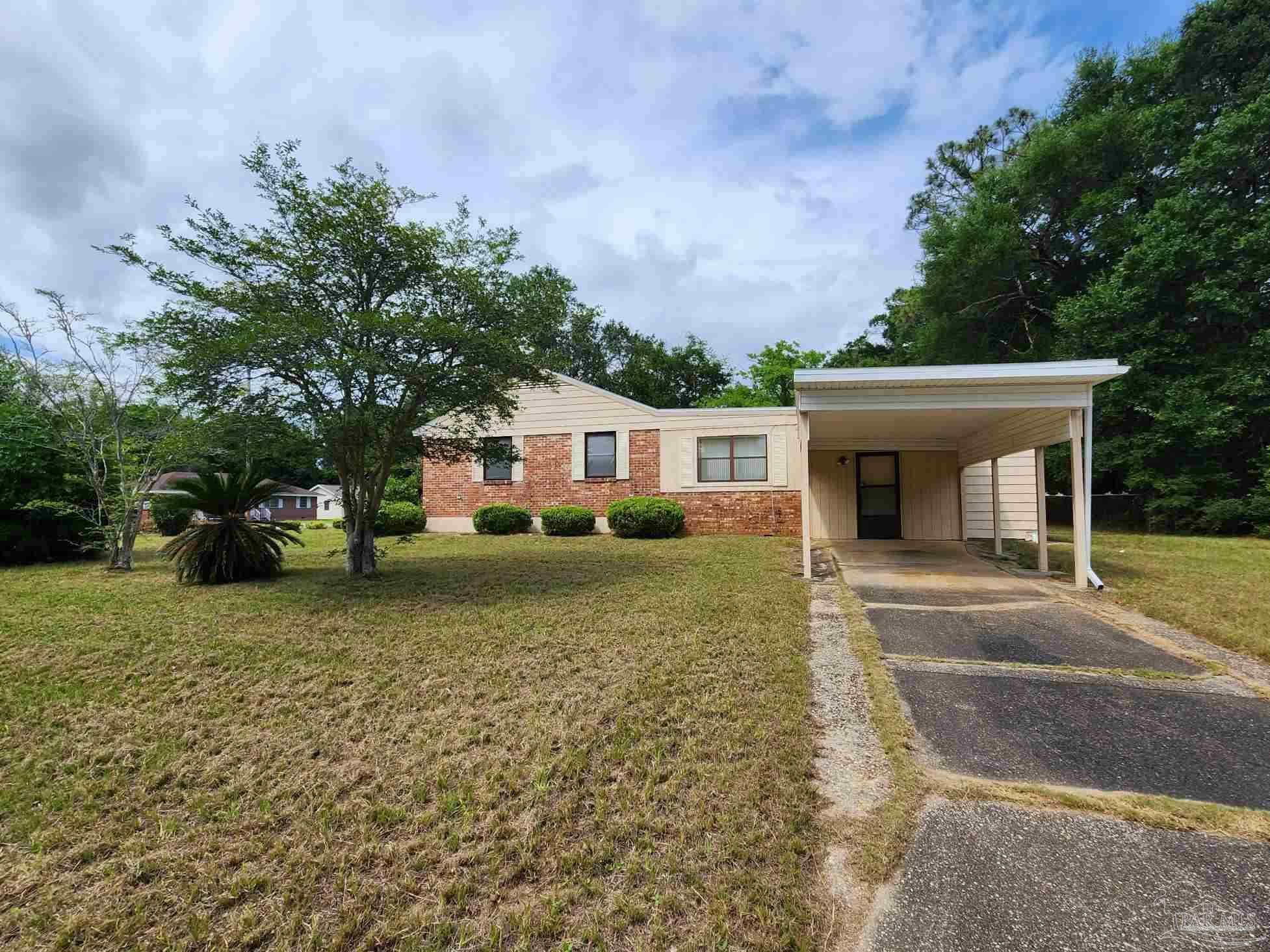 Property Photo: 867 Berkley Dr FL 32503