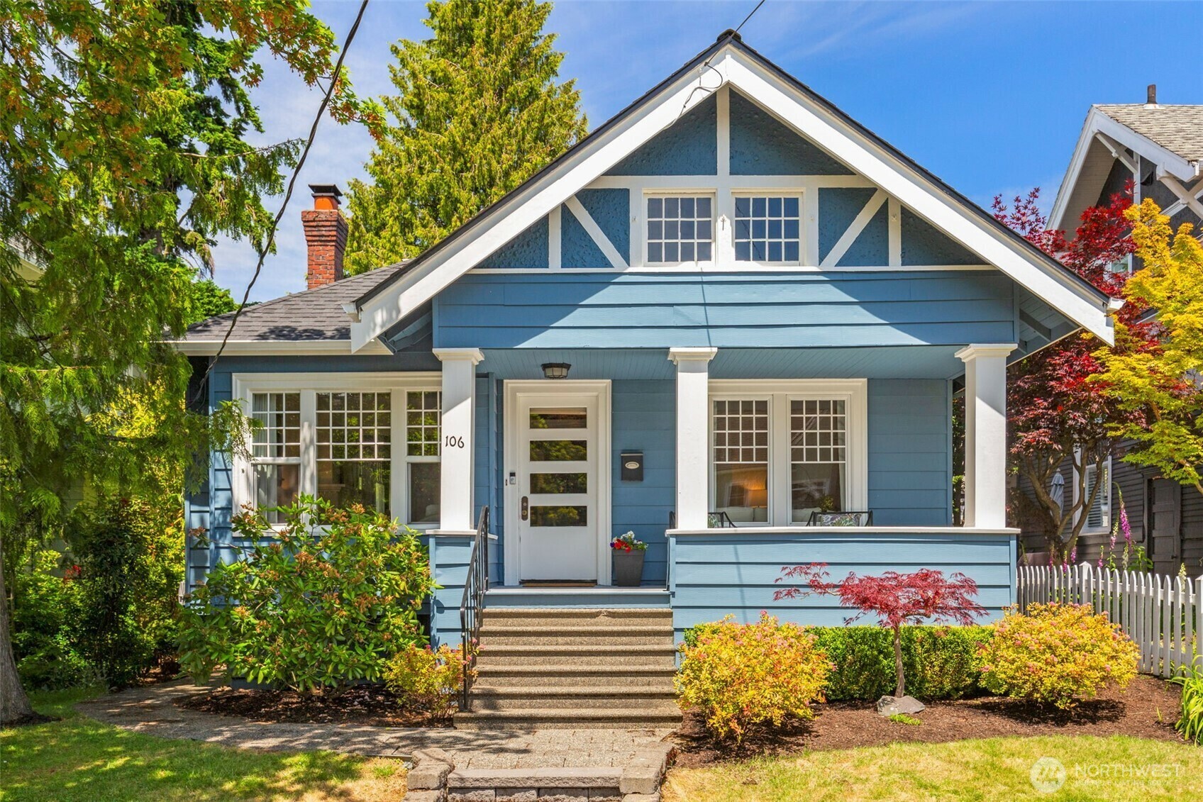 Property Photo: 106 W McGraw Street WA 98119