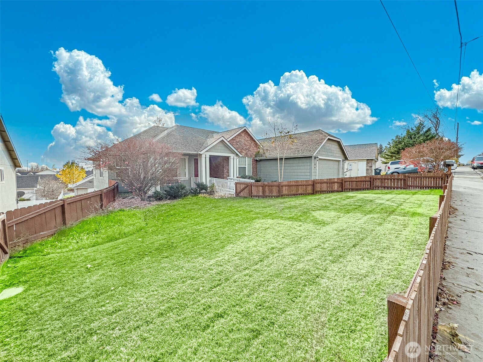 Property Photo: 718 SE Scenic View Drive A & B WA 99324