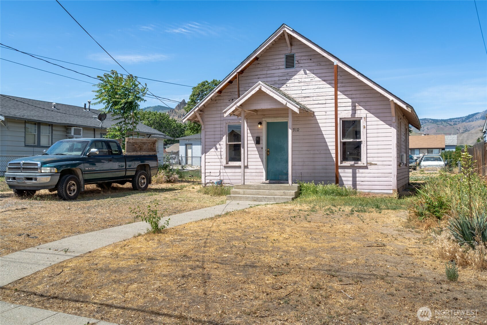 Property Photo: 910 Walker Avenue WA 98801