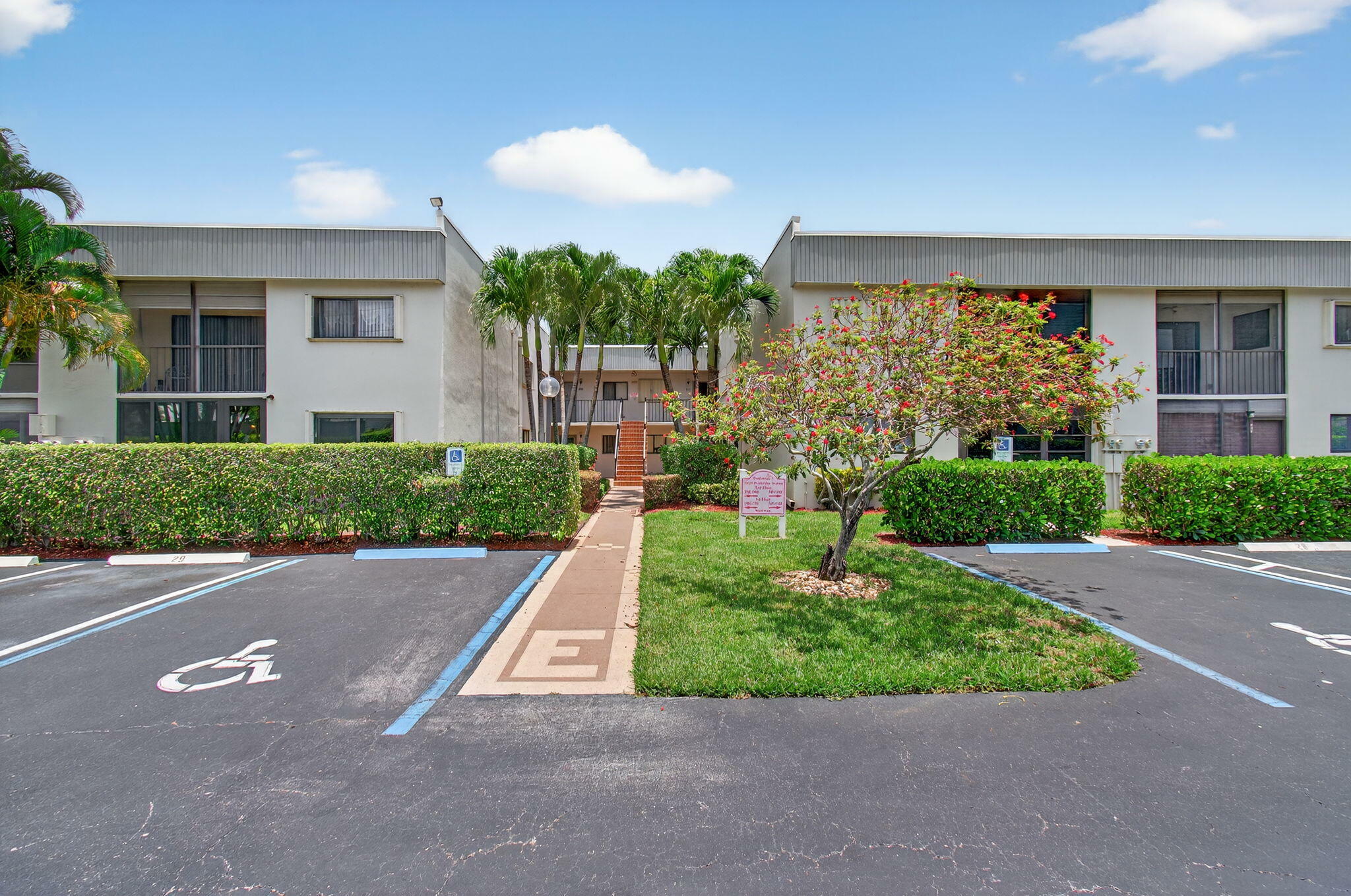 Property Photo: 15450 Pembridge Avenue 189 FL 33484