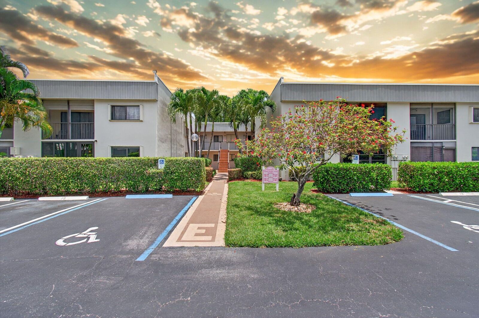 Property Photo:  15450 Pembridge Avenue 189  FL 33484