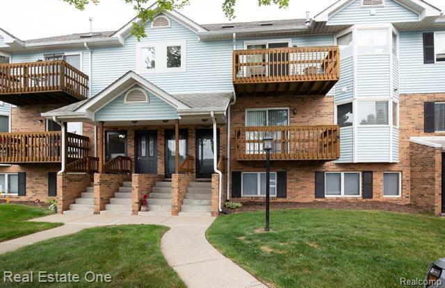 Property Photo: 233 Pinewood Circle MI 48170