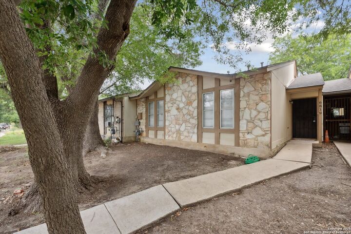 Property Photo: 6839 Neston Dr TX 78239