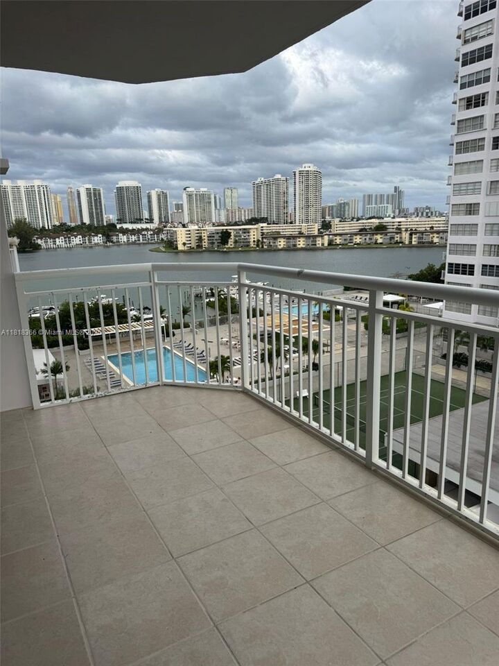 Property Photo:  18051 Biscayne Blvd 803  FL 33161 
