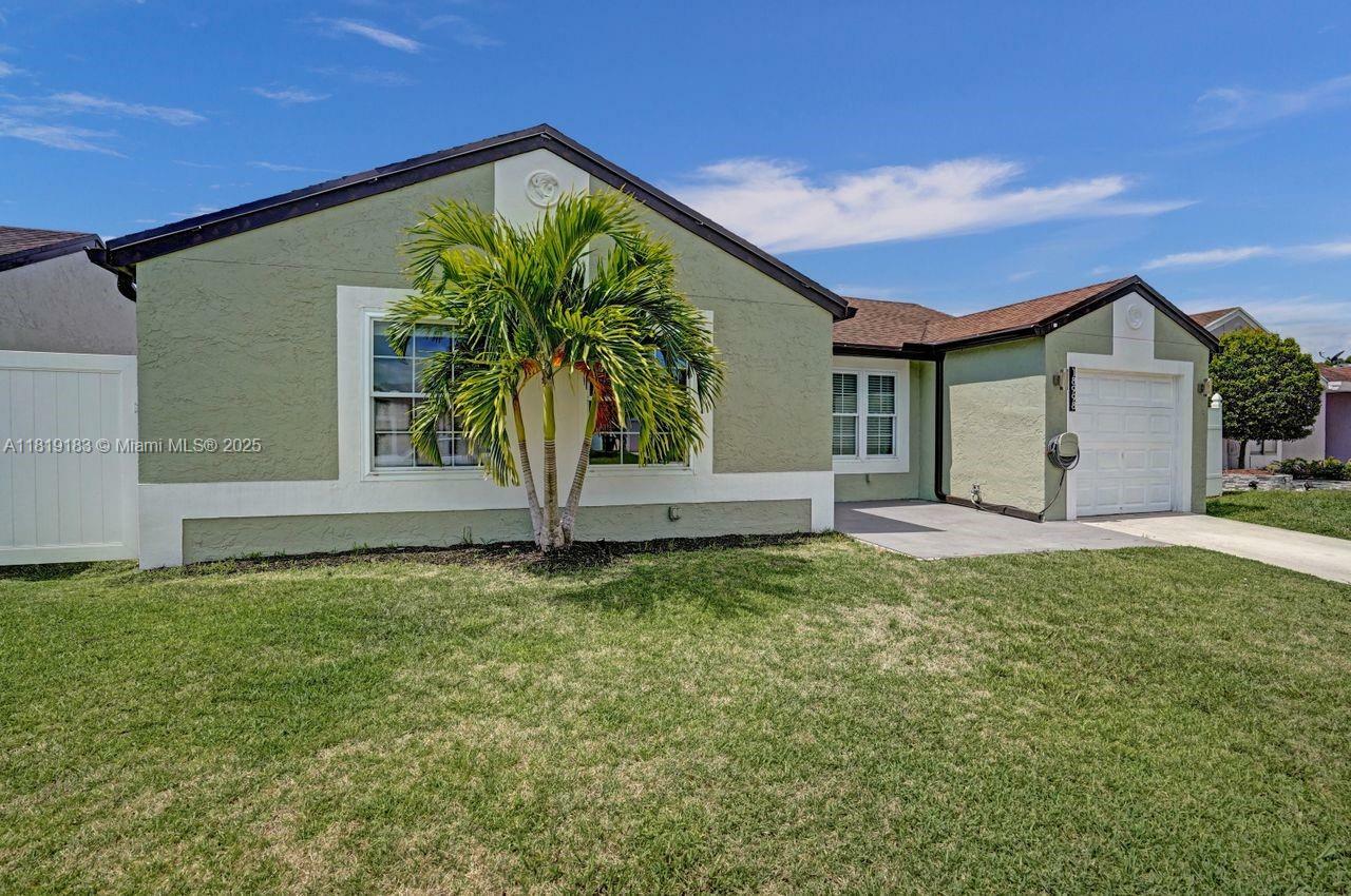 Property Photo: 18998 Cloud Lake Cir FL 33496