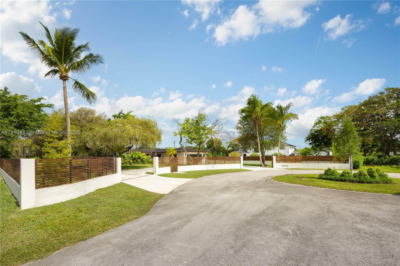 Property Photo: 9670 SW 96th Ct FL 33176