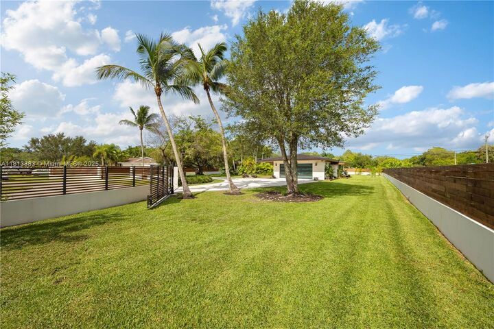 Property Photo:  9670 SW 96th Ct  FL 33176 