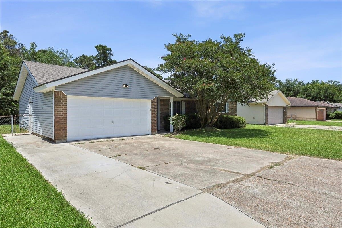 Property Photo: 4916 Lawndale TX 77630